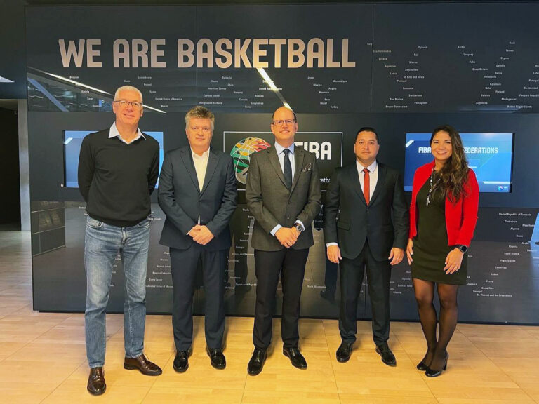 Delegación de la FVB visitó la sede de FIBA en Suiza y se reunió con Andreas Zagklis, Secretario General