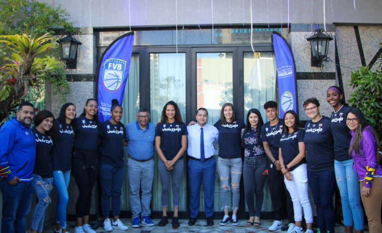 Reunión de la Selección Femenina con la Junta Directiva de la FVB.