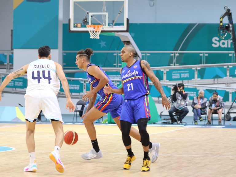 Venezuela cedió en el debut panamericano ante Argentina