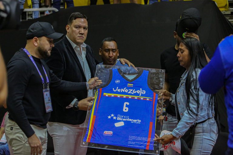 La FVB retiró oficialmente el número #6 en honor a Garly Sojo